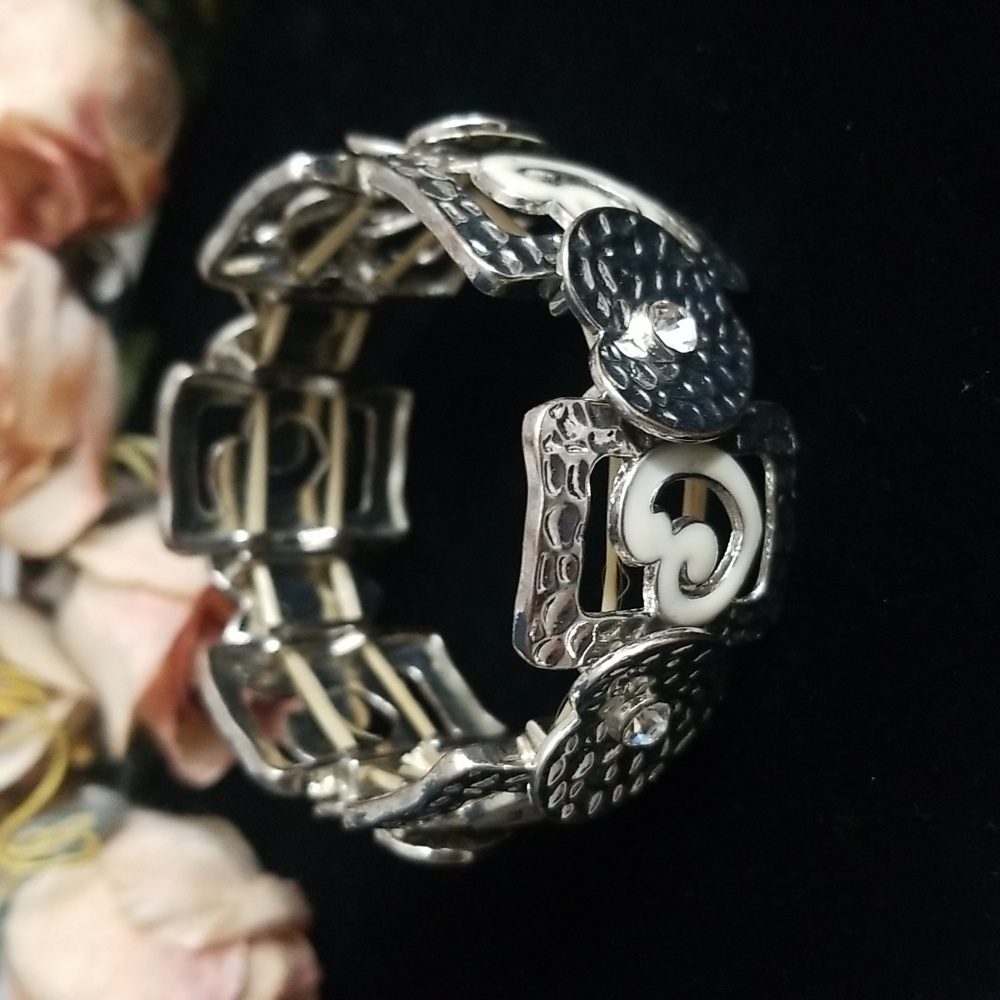 Adorable Hearts & Rhinestone Silver Tone Textured Stretch Bracelet - Picture 4 of 8